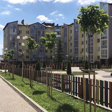 Новые Апартаменты В Жк Барский Yakushintsy Bagian luar foto